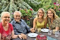 Karel Gott by oslavoval 81. narodeniny: Ivana s dcérami mu nechali na hrobe srdcervúci odkaz!