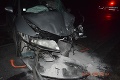 Pri vážnej nehode na strednom Slovensku asistoval alkohol: Náraz odhodil auto mimo cesty