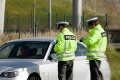 Vodiči, pozor: Na cestách vás čakajú policajné kontroly