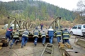 Dobrovoľní hasiči si vo Svite riadne zamakali: Zrútený most postavili za 8 hodín