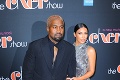 Kanye West zbalil o polovicu mladšiu modelku: 22-ročná žaba