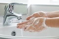 Pozor na to, ako si umývate ruky a dezinfikujete: Stačí málo a spôsobíte nákazu koronavírusom