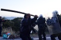 Dedinčania v Grécku zatarasili diaľnicu: Malo ísť o pokojný protest, zasiahli policajti