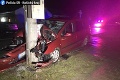 Nešťastie na východe Slovenska: Auto narazilo do betónového stĺpa, spolujazdkyňa podľahla zraneniam