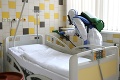 Sú známe výsledky: Potvrdil sa u pacienta vo vojenskej nemocnici v Ružomberku smrtiaci vírus?