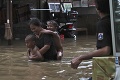 Záplavy ochromili Jakartu: Voda sa dostala do nemocnice, poškodila prístroje aj vybavenie