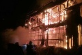 Veľké nešťastie v Bratislave: Dvojpodlažný dom zachvátili plamene, FOTO skazy