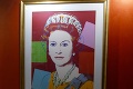 Warholov obraz v múzeu v Medzilaborciach je ešte vzácnejší, než má doma kráľovná: Alžbete II. na ňom chýba TOTO!