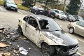 Požiar kontajnerov v Žiline poškodil niekoľko vozidiel: Kulturistovi Adriánovi zhorelo výnimočné auto