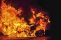 Obrovská tragédia: V aute zhoreli pri požiari tri deti a muž