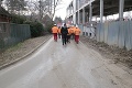 Razia na stavbe v Nitre: Pre 16 robotníkov z Gruzínska sa fuška na Slovensku skončila