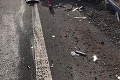 Dopravná nehoda na R1 pri Žarnovici: Kamión vpálil do odstaveného auta, cestu uzavreli