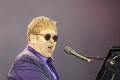 Zlomeného Eltona (72) odvádzali z javiska v slzách: Legendárny spevák stratil hlas