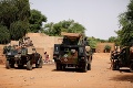 Násilnosti v Mali si vyžiadali 40 obetí: Dedinu vypálili, obyvatelia prišli takmer o všetko