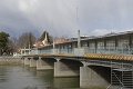 Čerešnička na oprave Kolonádového mosta v Piešťanoch: Toto čaká známu sochu barlolámača!