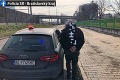 Policajti v Bratislave zastavili vodiča, ktorý jazdil po chodníkoch: Nečakané odhalenie o pirátovi