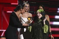 Hudobné ceny Grammy sú rozdané: Tínedžerská speváčka vyhrala vo všetkých štyroch hlavných kategóriách