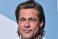 Brad Pitt na slávnostnom večeri všetkých pobavil: Vážne si dal toto na seba?