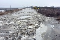 Obec na východe Slovenska zasiahla ľadová povodeň: Ľudia sa nevedia dostať do dediny