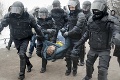 Na protestoch v Petrohrade zasiahla polícia: Demonštranti nechcú zmenu ústavy