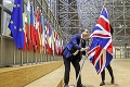 Británia je oficiálne preč po 47 rokoch: Brexitové oslavy aj smútok za EÚ