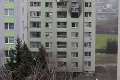 Do zdevastovaného paneláka v Prešove sa zahryzla ťažká technika: Prvý zbúrali byt nezvestnej Emílie
