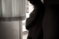 Žene sa narodilo mŕtve bábätko, potom prišiel ďalší šok: Tehotenstvo zakrývalo desivú pravdu