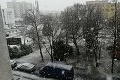 Hlavné mesto zahalila snehová prikrývka: Vločky veľké ako chumáče vaty