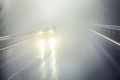 Vodiči, pozor: Na strednom a východnom Slovensku vás potrápi hmla