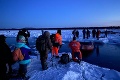 Zachránili vyše 500 rybárov: Uviazli na mohutnej ľadovej kryhe
