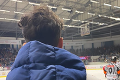 Českí hokejoví fanúšikovia si mohli oči vyočiť: Orlando Bloom na zápase v Kladne!