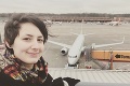 Žena, ktorá randí s lietadlom 6 rokov, posúva svoj vzťah na novú úroveň: Dôkaz skutočnej lásky