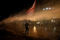 Protesty v Libanone sa vymykajú spod kontroly: Polícia zasahovala vodnými delami