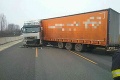 Nehoda kamióna na D1: Diaľnica medzi Bratislavou a Trnavou je už prejazdná