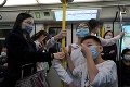 Čína zúfalo bojuje so smrtiacim vírusom: Preventívne uzatvoria ďalšie mesto