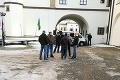 Polícia reaguje na protest proti fašistom z ĽSNS v Levoči: Facka pre Mazureka!