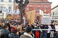 Na protest proti fašistom z ĽSNS prišlo do Levoče vyše 1 000 ľudí: Zbabelý útek kotlebovcov