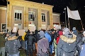 Fašistov v Sobranciach vypískalo 500 ľudí: Toto sú hrdinovia protestu proti kotlebovcom!