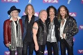 Gitarista Aerosmith je po hospitalizácii v nemocnici už doma: Odkaz fanúšikom na Twitteri