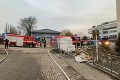 V ateliéroch na pražskom Barrandove horí, hasiči zachránili päť ľudí