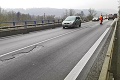 Vodiči na hlavnom ťahu na Brezne hromžia: Hanba! Museli opraviť opravenú cestu