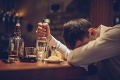Môže za alkoholizmus genetika? Britskí vedci prišli s prevratným zistením