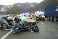 Hrozivo vyzerajúca nehoda pri Kraľovanoch: Zrážka nákladiaka s autom si vyžiadala 3 zranených