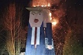 Trump v plameňoch: Socha amerického prezidenta v obci Moravče zhorela do tla