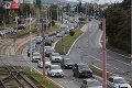 Začiatok školského roka na bratislavských cestách: Autá sa vliekli 2 hodiny, MHD meškala až 100 minút