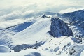 Pri výlete v slovenských pohoriach dávajte pozor: Vo vysokohorskom teréne platí 2. lavínový stupeň