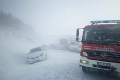 Hromadná dopravná nehoda na diaľnici D1 pred Popradom: Zrazilo sa 17 osobných áut, 2 dodávky a autobus