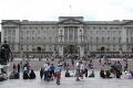 Rozruch pred vchodom do Buckinghamského paláca: Pri vchode vyčíňal muž so zbraňou