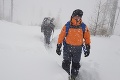 Záchranári pomáhali turistom v Tatrách: Sneh a vietor ich zviedli z chodníka