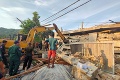 V Kambodži sa zrútila rozostavaná budova: Záchranári odvážajú mŕtvych a zranených